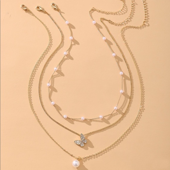 Gorgeous Faux Pearl Butterfly Necklace - 3 pieces - Picture 3 of 4